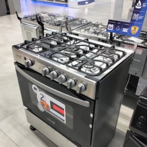 Standing gas cooker with oven